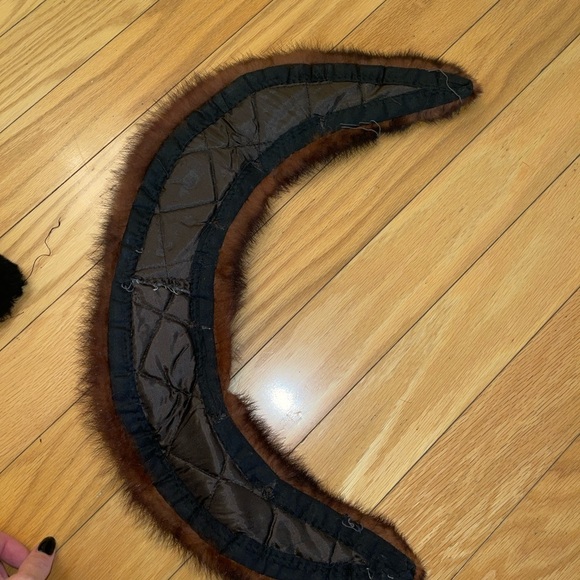 Elegant Vintage Fur Collar Set - Black, Brown, and Cream - Picture 5 of 7